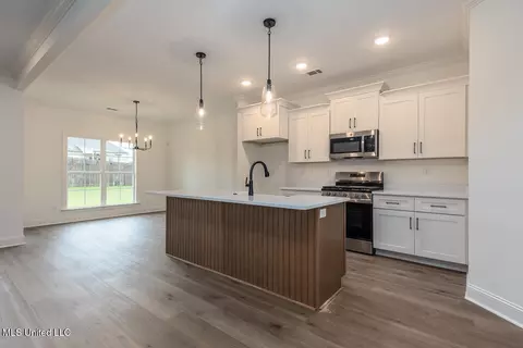 Kitchen - 1419 Caroline Ct, Hernando, MS 38632 photo 1 of 3