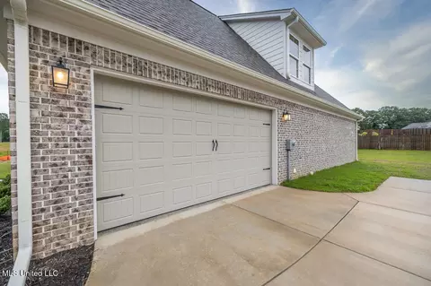 Exterior - 1419 Caroline Ct, Hernando, MS 38632 photo 4 of 4