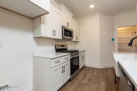 Kitchen - 1419 Caroline Ct, Hernando, MS 38632 photo 3 of 3