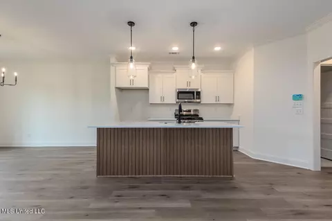 Kitchen - 1419 Caroline Ct, Hernando, MS 38632 photo 2 of 3