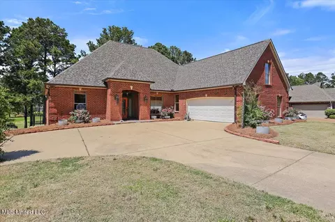 168 Woodlands Glen Cir, Brandon, MS 39047