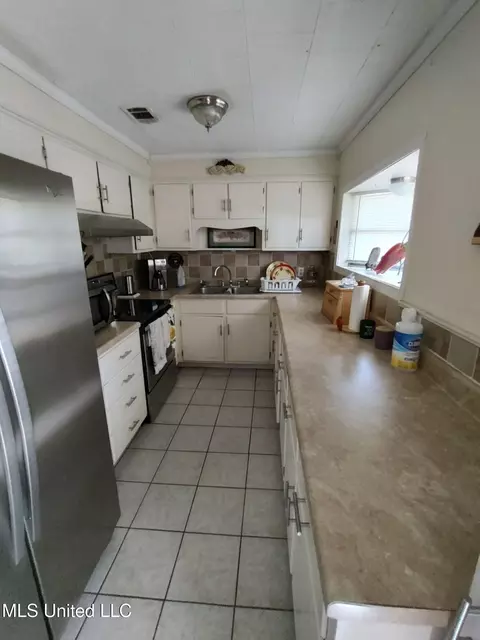 Kitchen - 4912 Forrest St, Moss Point, MS 39563 photo 1 of 1