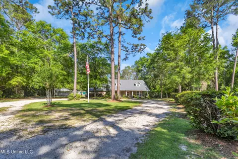 13498 Shriners Blvd, Biloxi, MS 39532