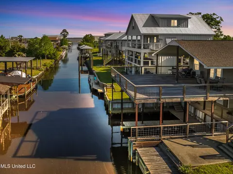 72 Good St, Bay Saint Louis, MS 39520