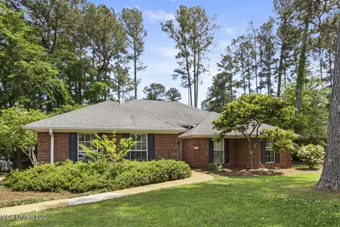 439 Shadowood Dr, Ridgeland, MS 39157