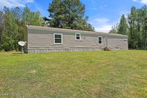 1128 Sharon Rd, Canton, MS 39046
