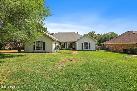 206 Hunters Ridge Dr, Clinton, MS 39056