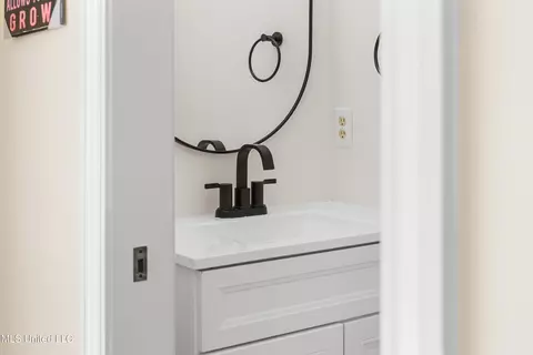 Bath - 2 Oakleigh Pl, Jackson, MS 39211 photo 1 of 14
