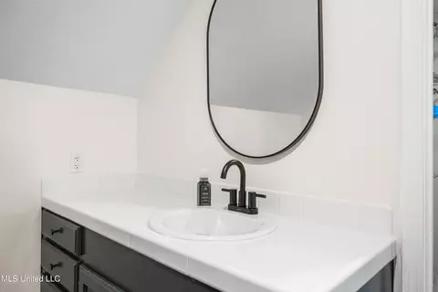 Bath - 2 Oakleigh Pl, Jackson, MS 39211 photo 12 of 14