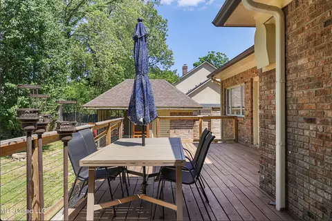 Exterior - 2 Oakleigh Pl, Jackson, MS 39211 photo 3 of 5