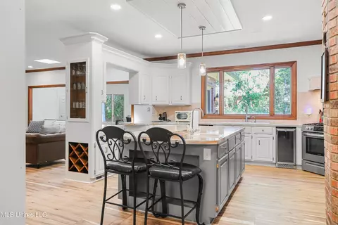 Kitchen - 2 Oakleigh Pl, Jackson, MS 39211 photo 2 of 4