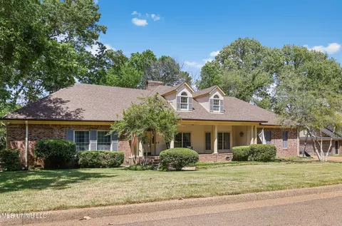 Exterior - 2 Oakleigh Pl, Jackson, MS 39211 photo 1 of 5