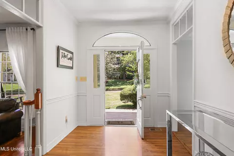 Entry Way - 2 Oakleigh Pl, Jackson, MS 39211 photo 1 of 7