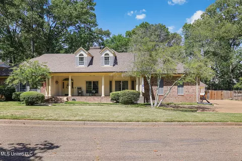 2 Oakleigh Pl, Jackson, MS 39211