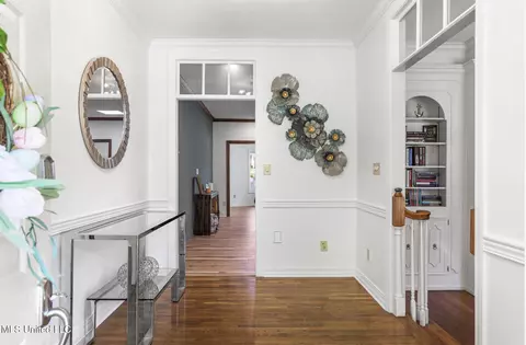 Entry Way - 2 Oakleigh Pl, Jackson, MS 39211 photo 2 of 7
