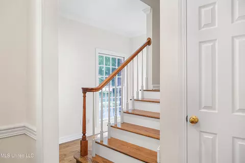 Entry Way - 2 Oakleigh Pl, Jackson, MS 39211 photo 4 of 7
