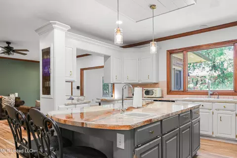 Kitchen - 2 Oakleigh Pl, Jackson, MS 39211 photo 1 of 4