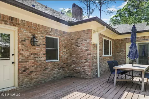 Exterior - 2 Oakleigh Pl, Jackson, MS 39211 photo 4 of 5