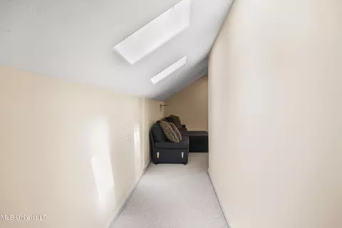 Entry Way - 2 Oakleigh Pl, Jackson, MS 39211 photo 5 of 7