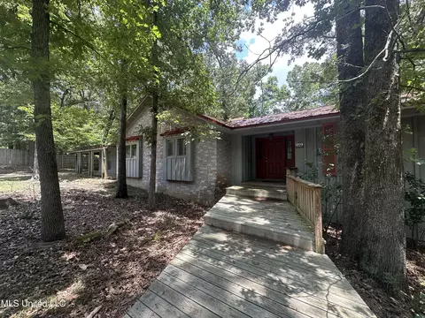 204 Fort Dr, Grenada, MS 38901 photo 1
