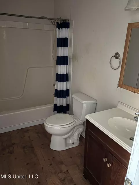 Bath - 8933 Riverlodge Dr, Moss Point, MS 39562 photo 1 of 1