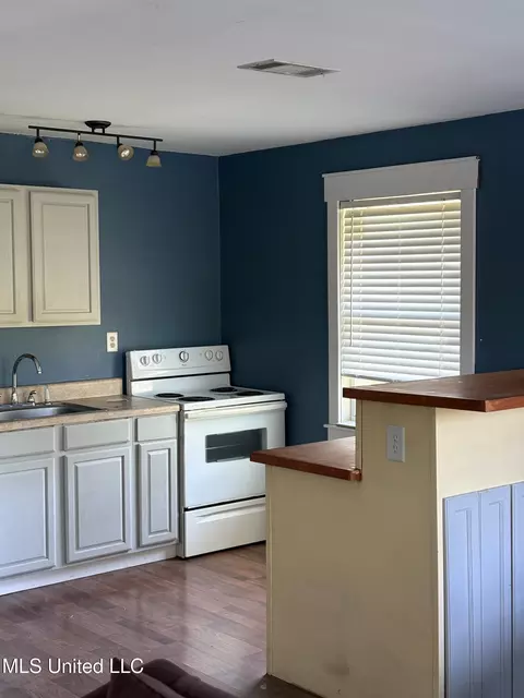 Kitchen - 8933 Riverlodge Dr, Moss Point, MS 39562 photo 2 of 2