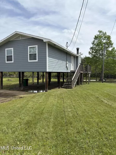 8933 Riverlodge Dr, Moss Point, MS 39562
