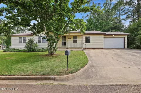 722 SE 1st St, Magee, MS 39111