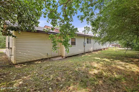 Exterior - 722 SE 1st St, Magee, MS 39111 photo 3 of 4