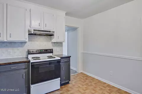Kitchen - 722 SE 1st St, Magee, MS 39111 photo 2 of 3