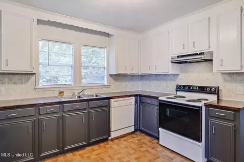 Kitchen - 722 SE 1st St, Magee, MS 39111 photo 1 of 3