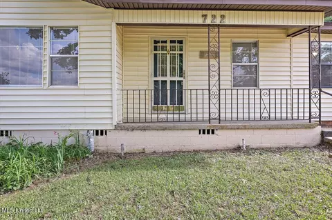 Exterior - 722 SE 1st St, Magee, MS 39111 photo 2 of 4