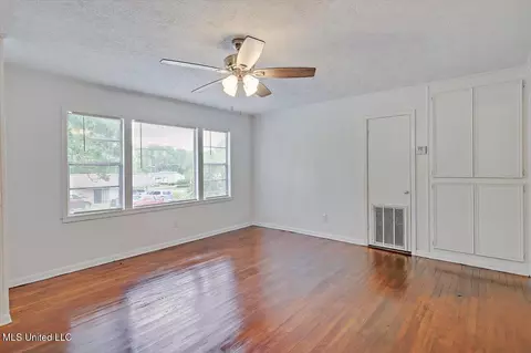 Living - 722 SE 1st St, Magee, MS 39111 photo 1 of 4