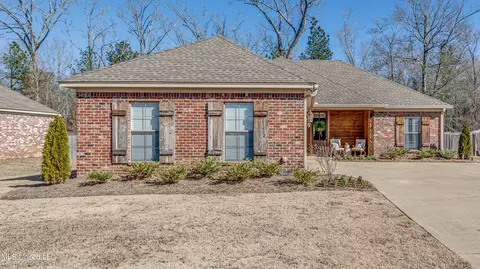 519 Oak Park Cir, Pearl, MS 39208