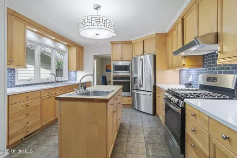 Kitchen - 1980 Aztec Dr, Jackson, MS 39211 photo 5 of 6