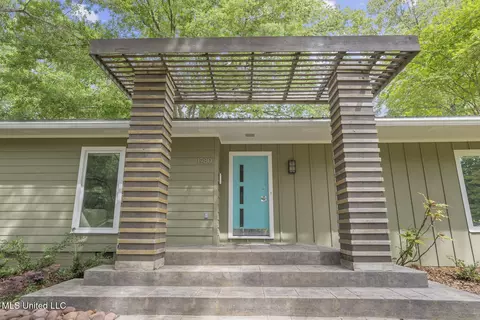 Exterior - 1980 Aztec Dr, Jackson, MS 39211 photo 4 of 11