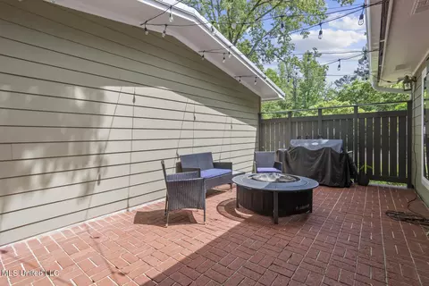 Exterior - 1980 Aztec Dr, Jackson, MS 39211 photo 5 of 11