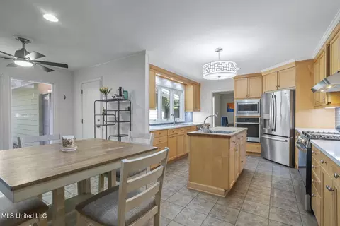 Kitchen - 1980 Aztec Dr, Jackson, MS 39211 photo 6 of 6