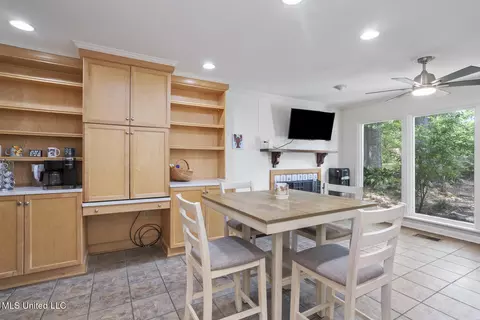 Dining - 1980 Aztec Dr, Jackson, MS 39211 photo 3 of 3