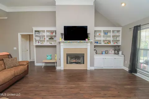 Living - 1028 Wakefield Pl, Brandon, MS 39047 photo 2 of 4