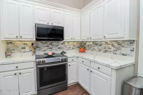 Kitchen - 1028 Wakefield Pl, Brandon, MS 39047 photo 2 of 5