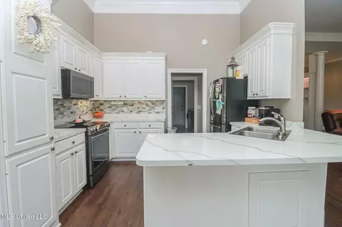 Kitchen - 1028 Wakefield Pl, Brandon, MS 39047 photo 5 of 5