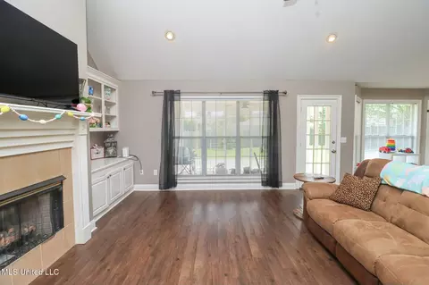 Living - 1028 Wakefield Pl, Brandon, MS 39047 photo 4 of 4