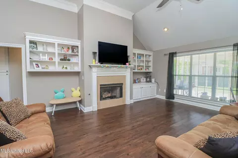 Living - 1028 Wakefield Pl, Brandon, MS 39047 photo 1 of 4
