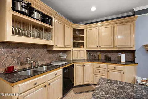 Kitchen - 1155 Craig Dr, Terry, MS 39170 photo 5 of 6