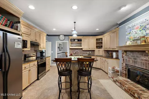 Kitchen - 1155 Craig Dr, Terry, MS 39170 photo 4 of 6