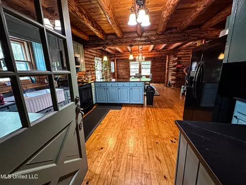 Entry Way - 2432 Attala Rd, Kosciusko, MS 39090 photo 1 of 4