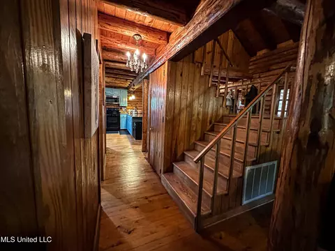 Entry Way - 2432 Attala Rd, Kosciusko, MS 39090 photo 4 of 4