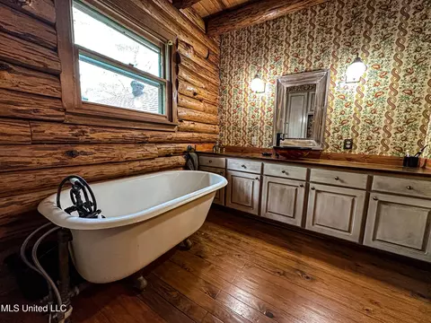 Bath - 2432 Attala Rd, Kosciusko, MS 39090 photo 6 of 7