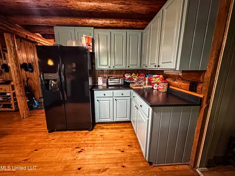 Kitchen - 2432 Attala Rd, Kosciusko, MS 39090 photo 5 of 5